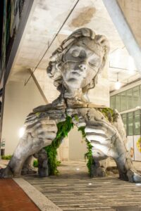 「丸く収める」風習に潜む抑圧に気づいていますか？表面上の平穏のために自分を殺すことは、真の調和ではありません。本記事では、丸く収めることと調和の決定的な違いを解説。現実との繊細な塩梅を保ちながら、自分を